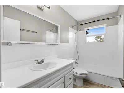 7715 76 AV NW photo 11