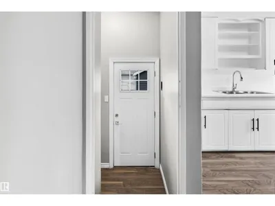 7715 76 AV NW photo 15