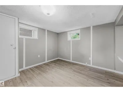 7715 76 AV NW photo 17