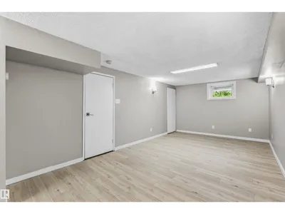 7715 76 AV NW photo 22
