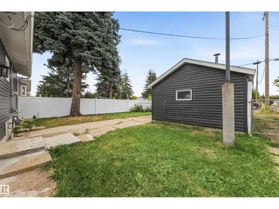 7715 76 AV NW photo 32