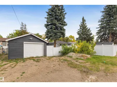 7715 76 AV NW photo 33