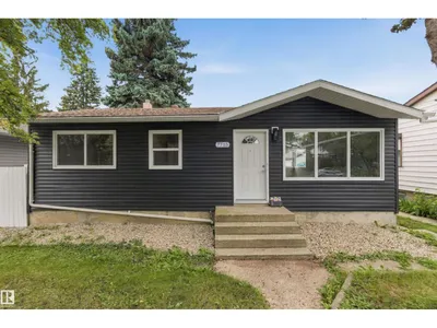 7715 76 AV NW photo 39
