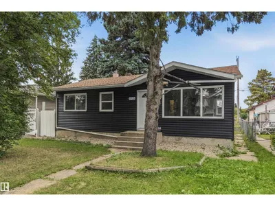 7715 76 AV NW photo 42