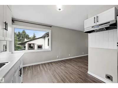 7715 76 AV NW photo 8