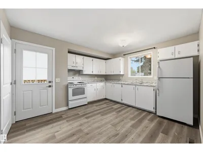 3927 22 AV NW photo 7