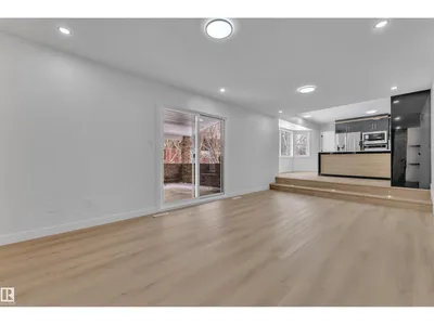 11615 24 AV NW photo 18
