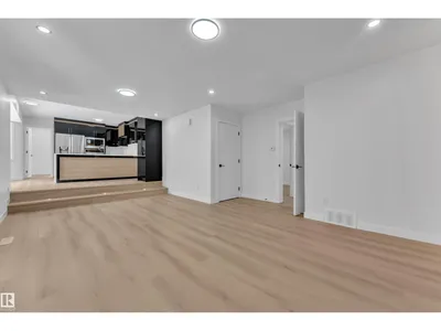 11615 24 AV NW photo 19