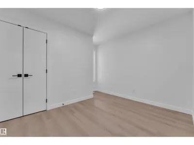 11615 24 AV NW photo 23