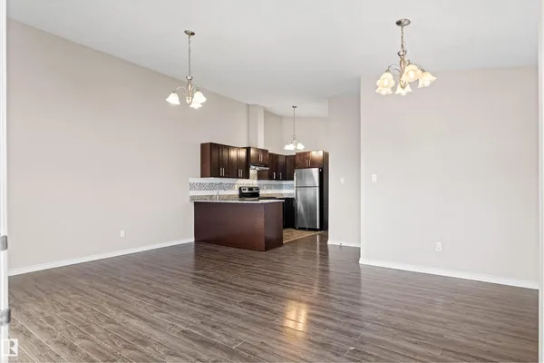 10634 155 ST NW photo 3