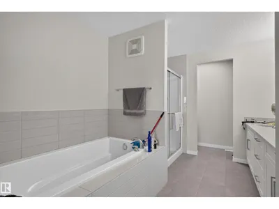 22809 95A AV NW photo 40