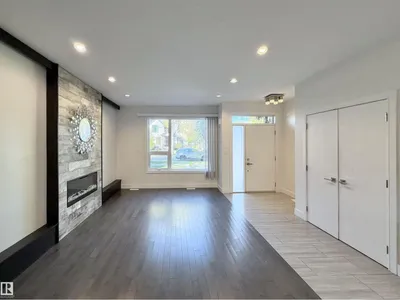 11127 77 AV NW photo 4