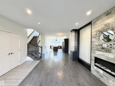 11127 77 AV NW photo 6