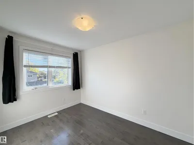 11127 77 AV NW photo 24
