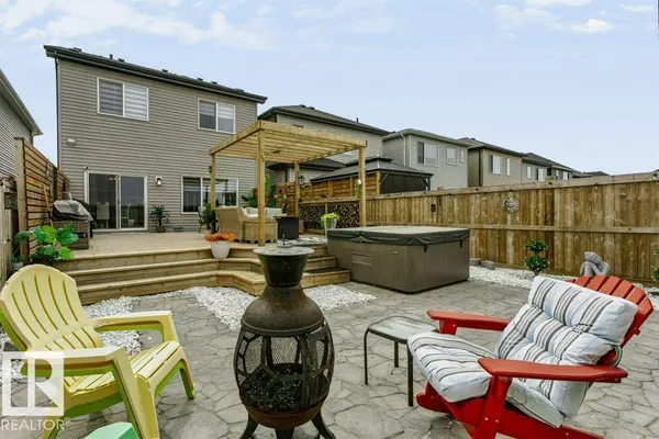 7132 182 AV NW photo 2