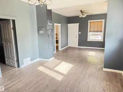 11942 37 ST NW photo 4