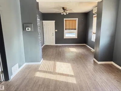 11942 37 ST NW photo 5