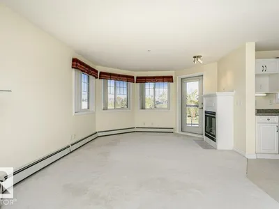 #315 9995 93 AV photo 38