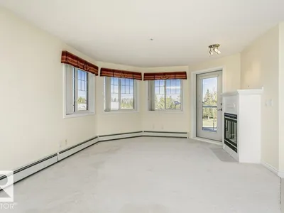 #315 9995 93 AV photo 40