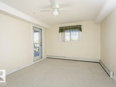 #315 9995 93 AV photo 25