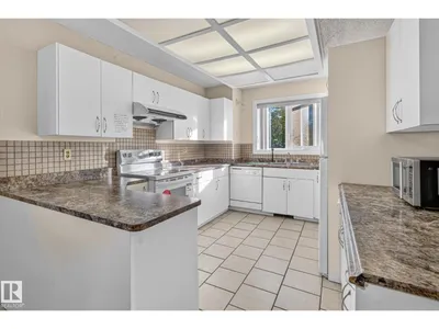 11 HOWSON CR NW photo 8