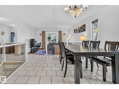 11 HOWSON CR NW photo 5