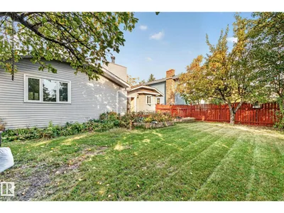 11 HOWSON CR NW photo 42