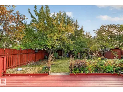 11 HOWSON CR NW photo 38