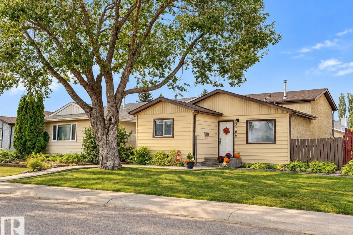 3706 41 AV NW exterior