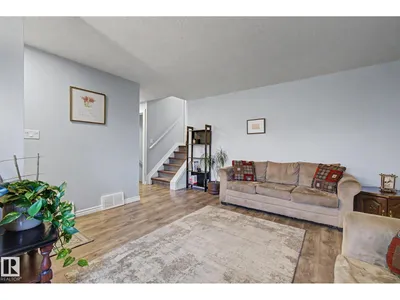 3706 41 AV NW photo 4
