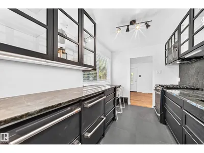 9506 72 AV NW photo 10