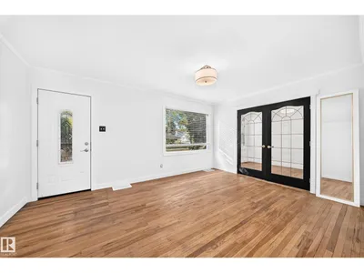 9506 72 AV NW photo 16