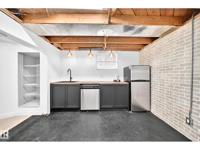 9506 72 AV NW photo 37