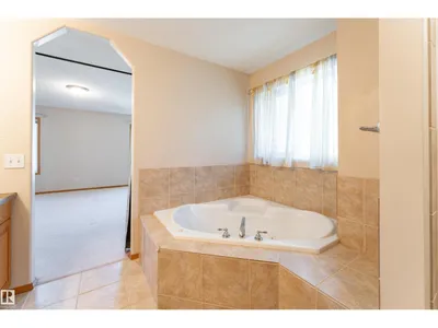 10820 178 AV NW photo 24