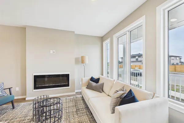 1098 MCLEOD AV photo 3