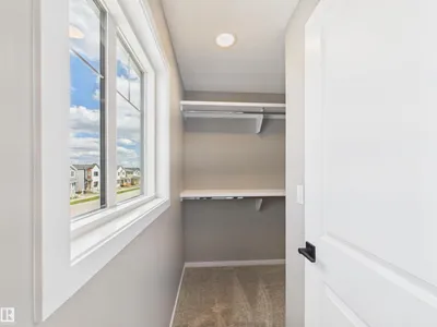 1098 MCLEOD AV photo 30
