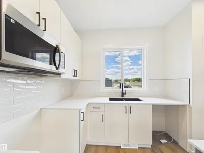 1094 MCLEOD AV photo 18