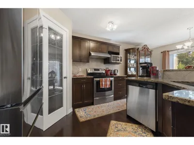 5915 6 AV SW photo 17