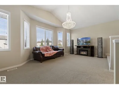 5915 6 AV SW photo 22