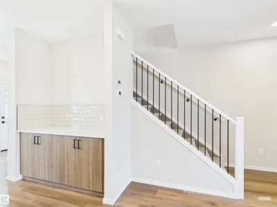 1100 MCLEOD AV photo 15