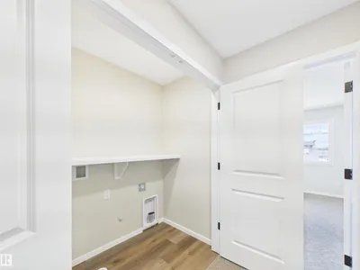 1100 MCLEOD AV photo 27