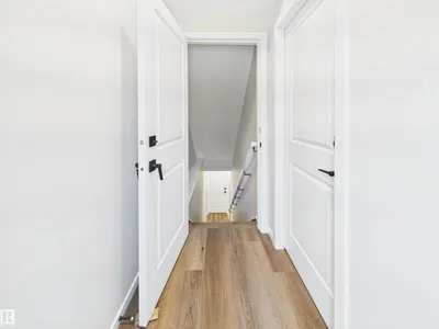 1100 MCLEOD AV photo 32
