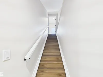 1100 MCLEOD AV photo 33