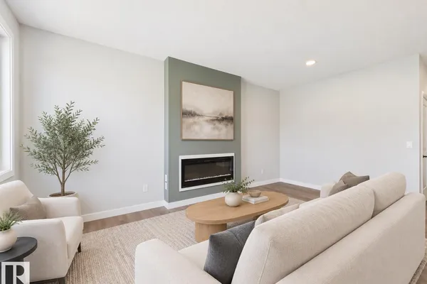 139 CALEDON CR photo 3