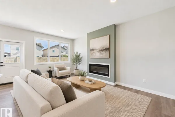139 CALEDON CR photo 2