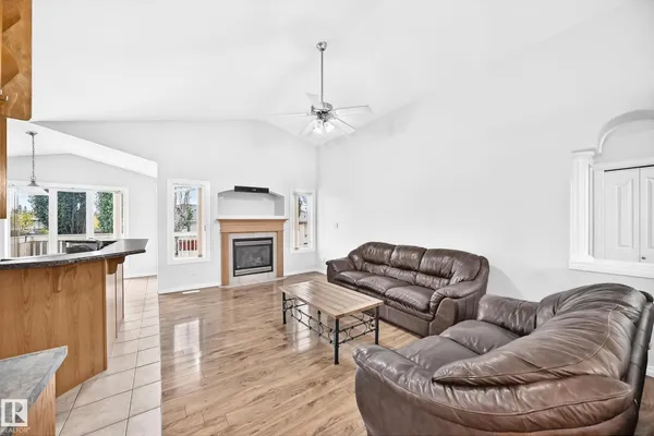 3460 30 St NW photo 3