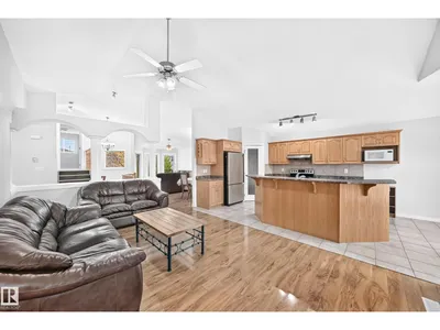 3460 30 St NW photo 4