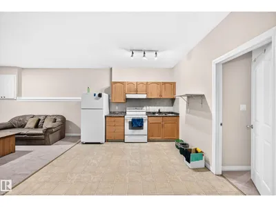 3460 30 St NW photo 43