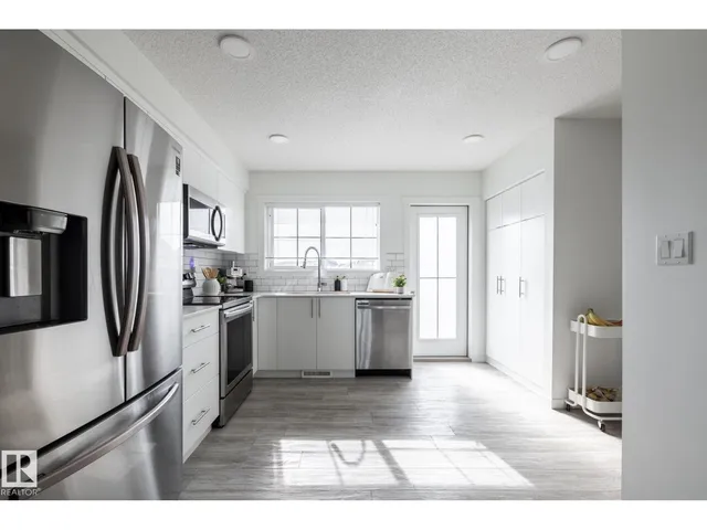 19216 27 AV NW, Edmonton