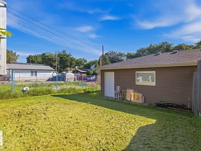 11827 56 ST NW photo 42